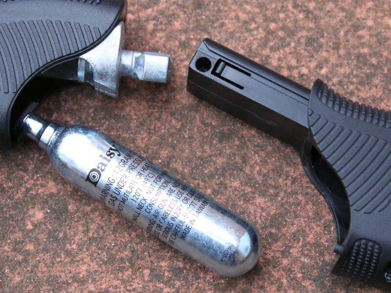 Daisy Model 415 CO2 Pistol Kit – 4.5mm BB Repeater Air Pistol.