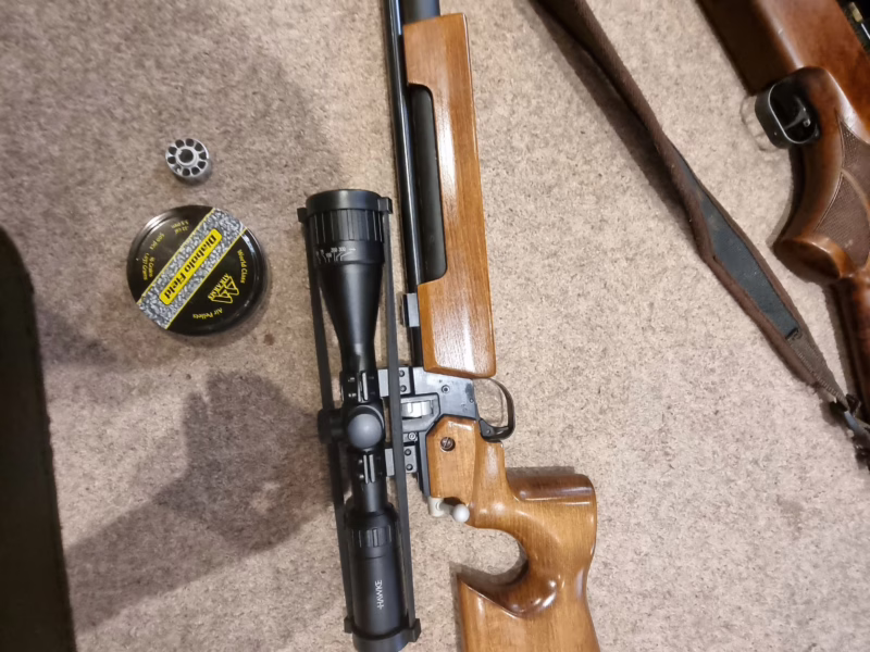 Weihrauch H100 mk2 .22 with scope - Air Arms s200 mk1.22