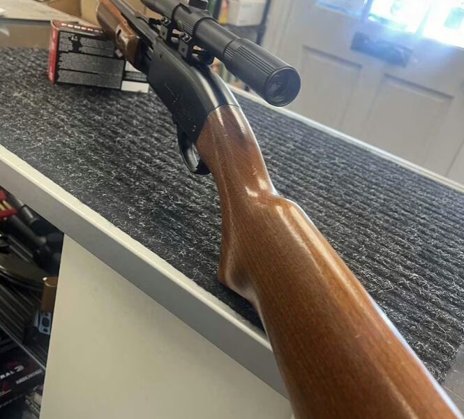 Remington Fieldmaster Model 572 .22 S/L/LR Pump Rifle Tasco Scope Minty