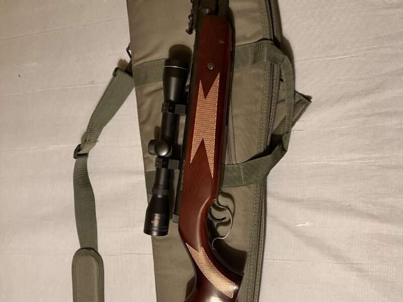 SMK XTB-2K .22 Break-Barrel Air Rifle Bundle (Includes Scope, Soft Case & Pellets)