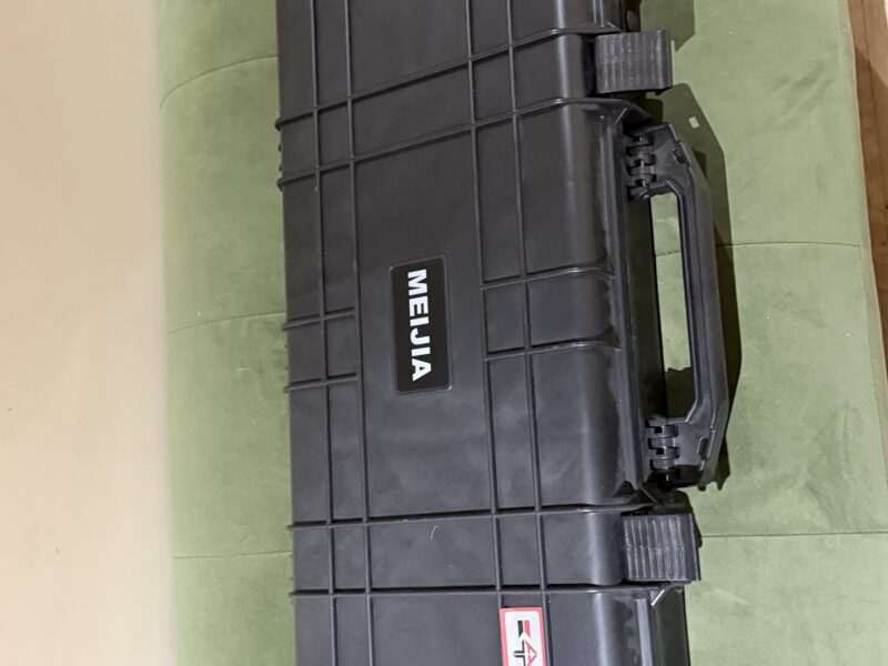Uragan 2 + 600 Hawk Airmax 30 SF + Hard Case + Gas Canister and some other bits if you're collecting