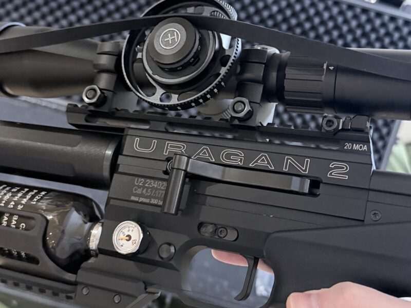 Uragan 2 + 600 Hawk Airmax 30 SF + Hard Case + Gas Canister and some other bits if you're collecting