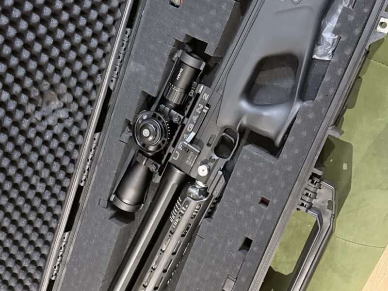 Uragan 2 + 600 Hawk Airmax 30 SF + Hard Case + Gas Canister and some other bits if you're collecting